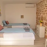 House Karaga Holiday home Ljubotic