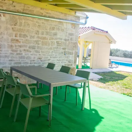 House Karaga בית נופש Ljubotic