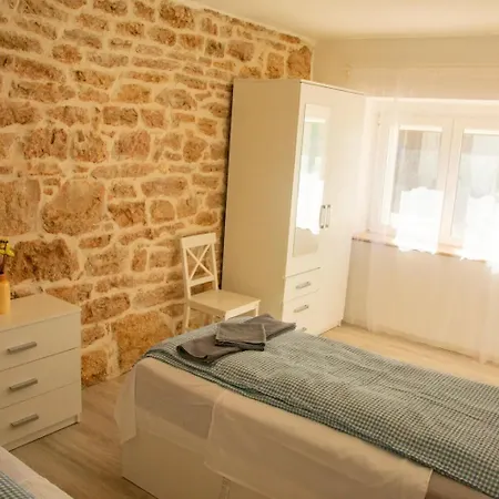 House Karaga Hébergement de vacances Ljubotic