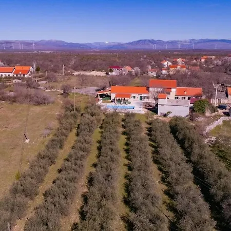 בית נופש House Karaga *