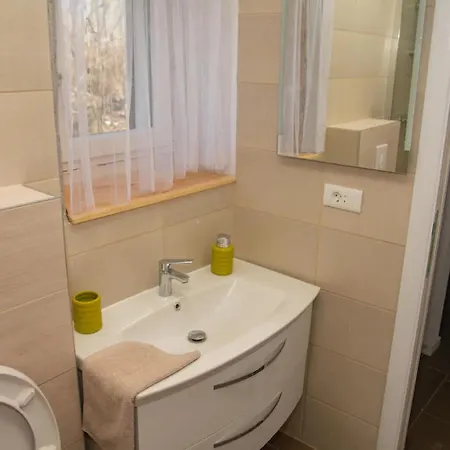 בית נופש House Karaga Ljubotic