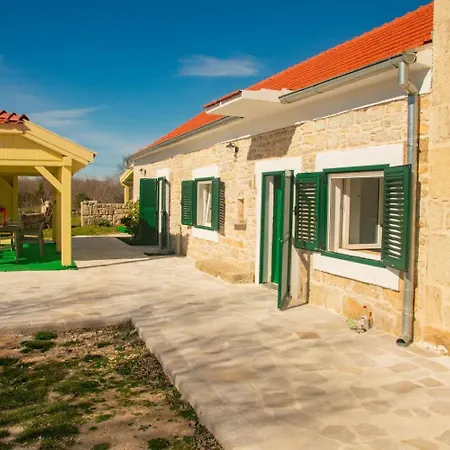 House Karaga Ljubotić